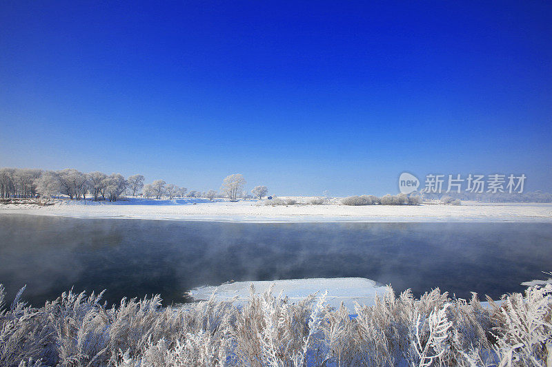 冬天雪积起来