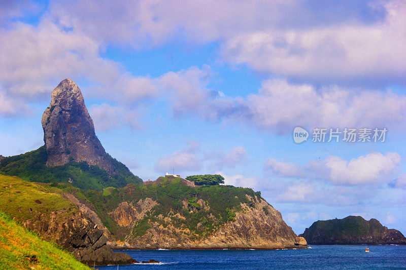 费尔南多・迪诺罗尼亚拥有大海、高山和天空，令人惊叹的风景。