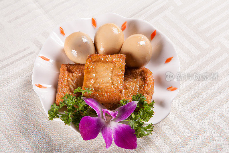 中式烹饪豆腐和鸡蛋