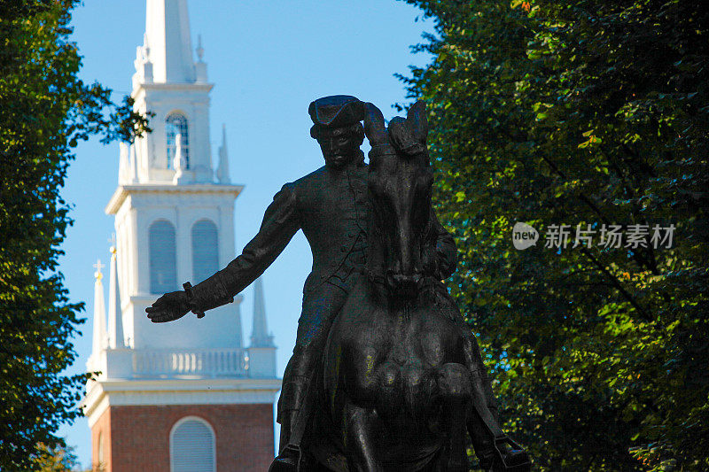 波士顿老北教堂的保罗·里维尔雕像