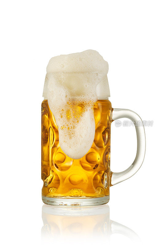一大杯传统的巴伐利亚啤酒加白啤酒
