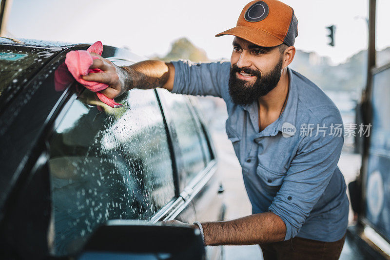 帅哥洗车