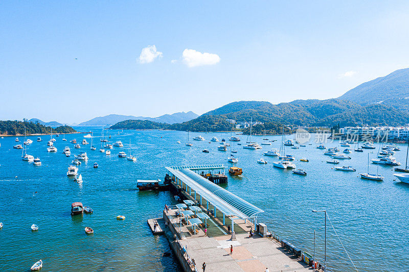 观景休闲，多艘游艇停泊于西贡沿岸，香港郊外，鸟瞰