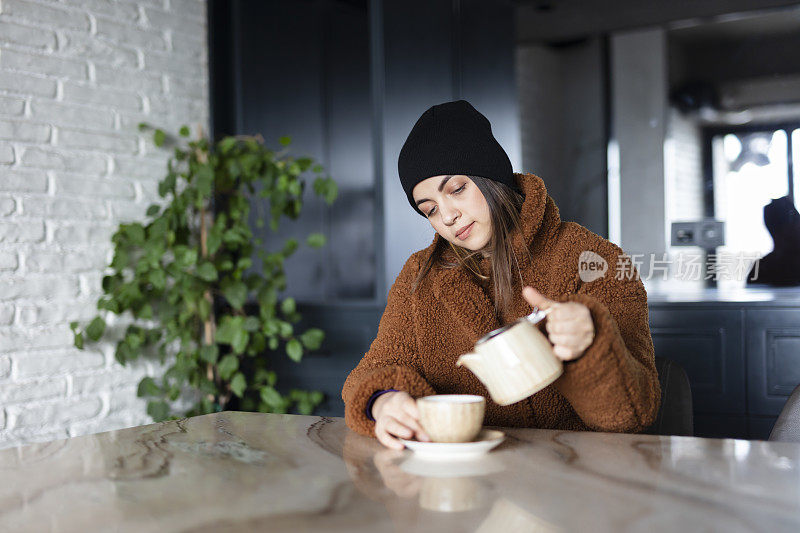 浇花草茶