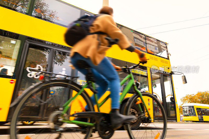 疫情期间的流动性——公共汽车和自行车