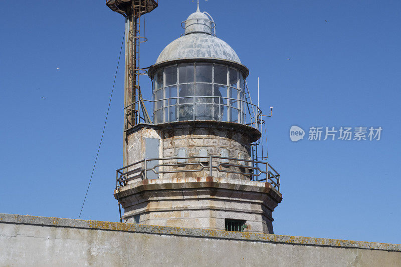 西班牙加利西亚死亡海岸上的西沙加斯群岛灯塔
