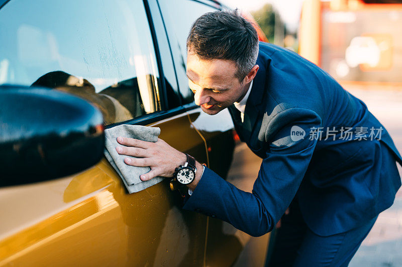 商人汽车代客泊车和洗车