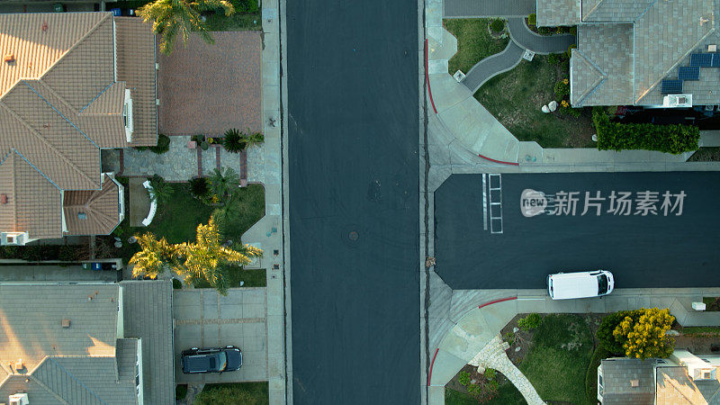 无人机拍摄的南加州郊区街道