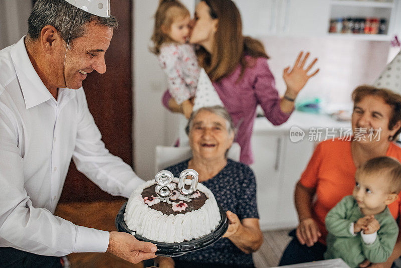 奶奶的生日蛋糕，生日快乐