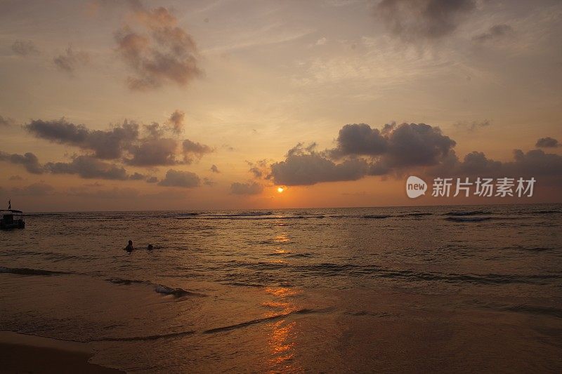 Hikkaduwa海滩的日落
