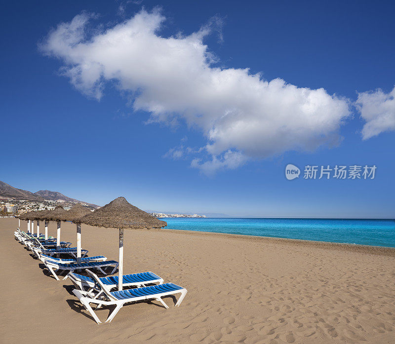 西班牙马拉加太阳海岸的富恩吉罗拉海滩