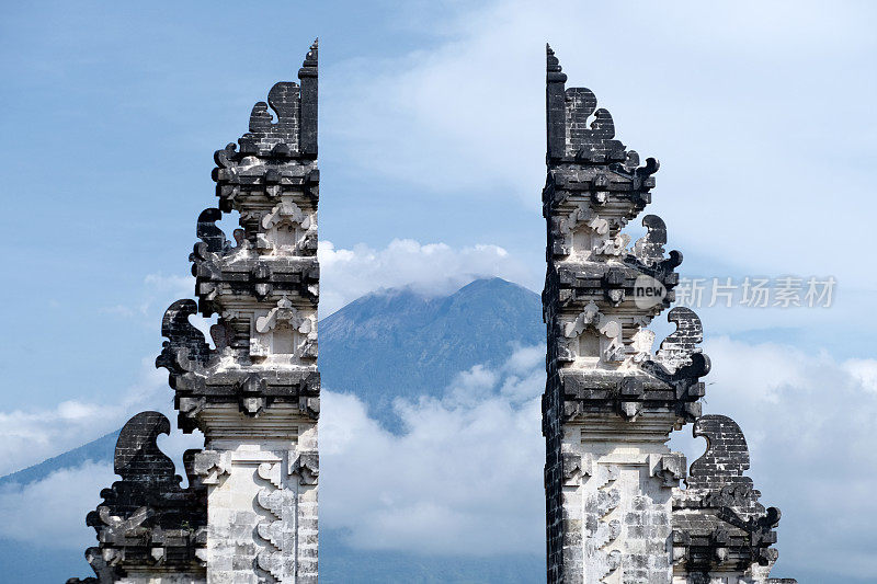印尼巴厘岛，普拉兰普阳寺的天门