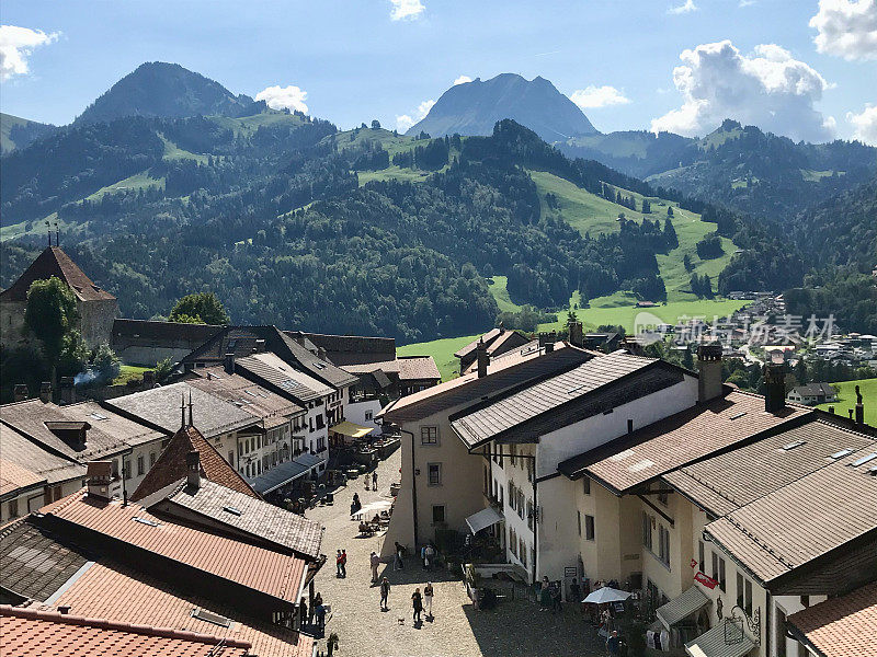 瑞士弗里堡州Gruyères村全景图