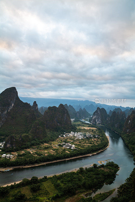 桂林阳朔县清晨美景鸟瞰图