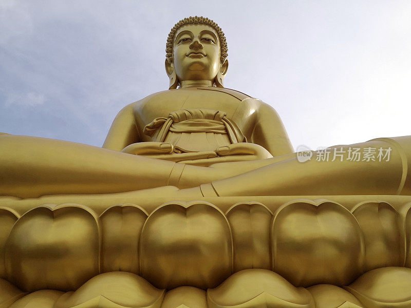 泰国帕西沙翁区帕南巴沙翁寺的大佛