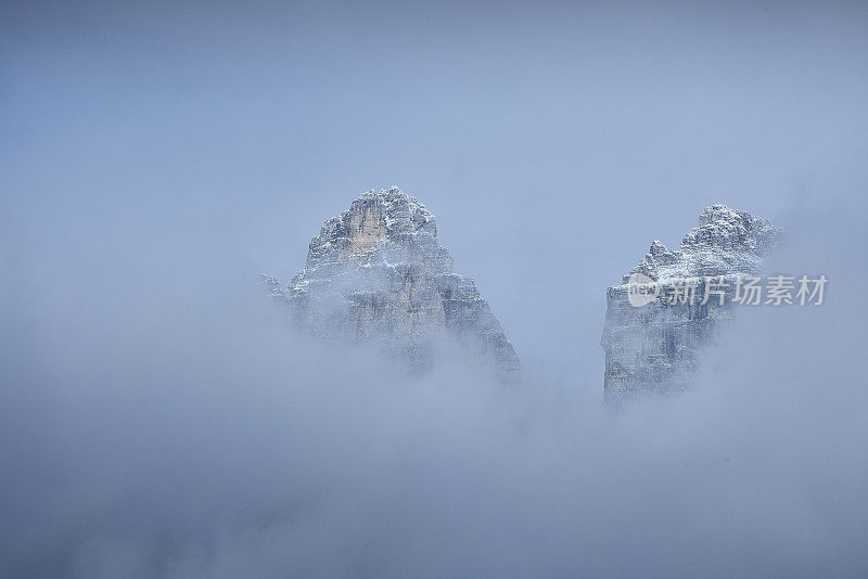 意大利白云石的特雷西姆山脉群的山峰。