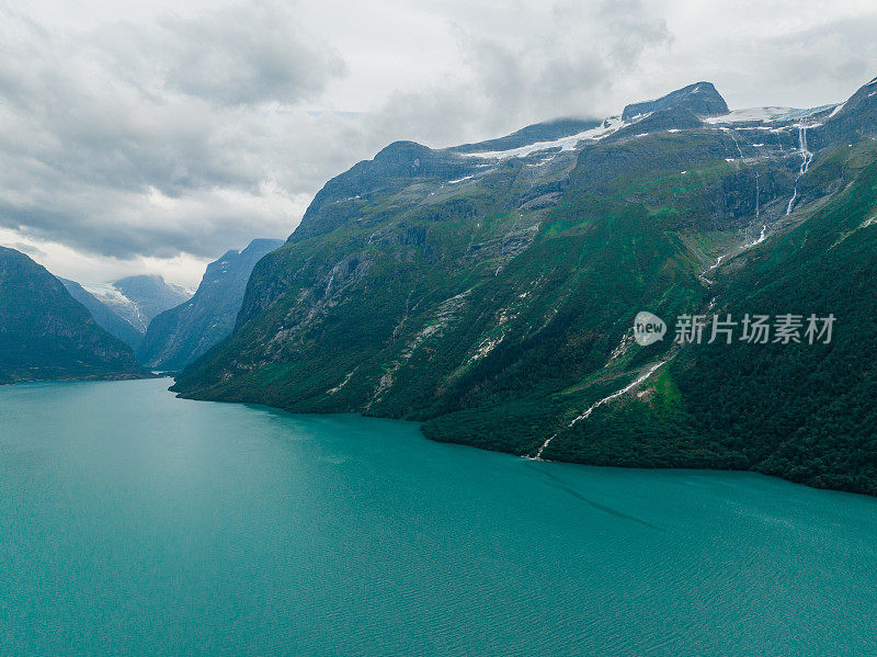 挪威湖的风景鸟瞰图