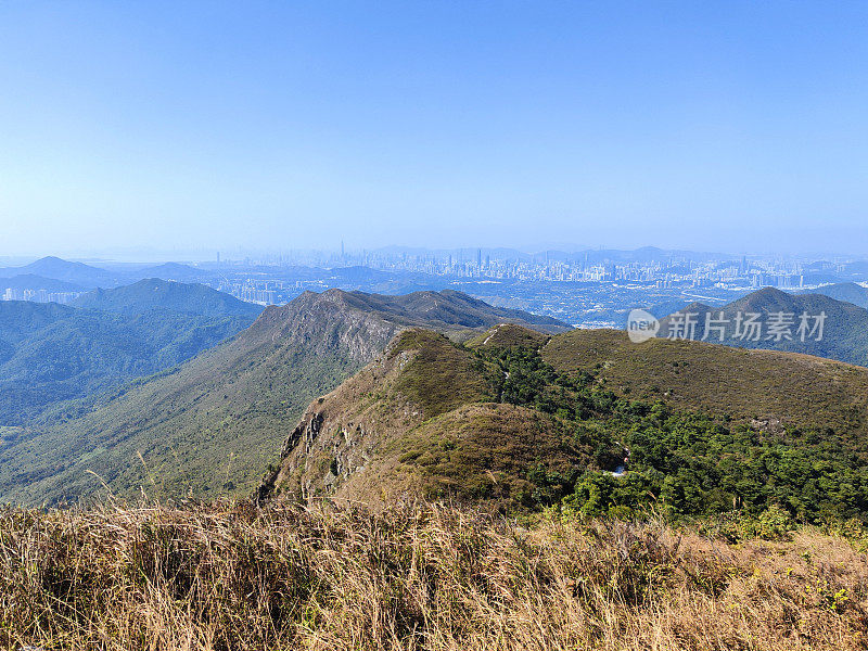 香港八仙岭郊野公园的黄冷山景观