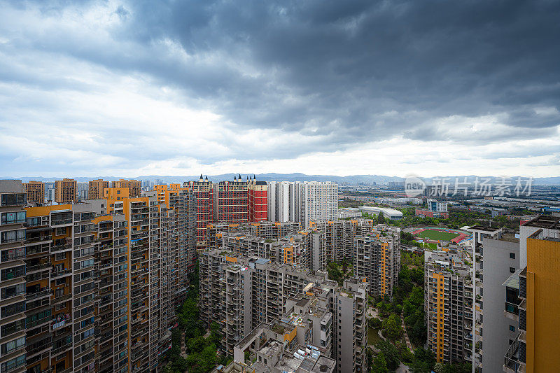 阴天和雨天的城市