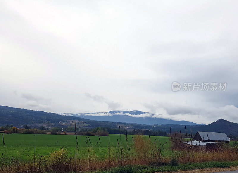 奥肯那根北部的乡村风景在一个阴沉阴沉的秋日