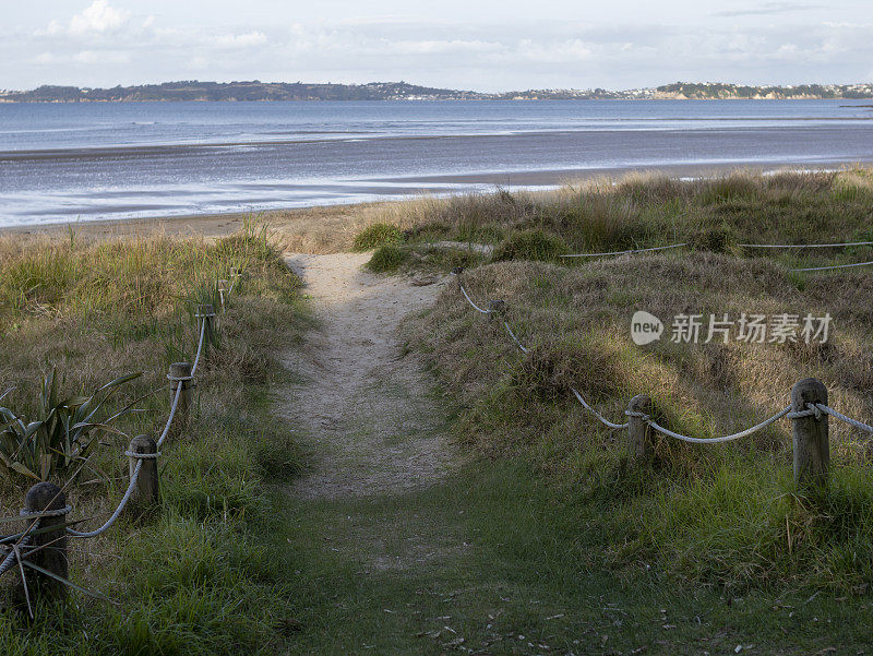 奥雷瓦海滩和草地