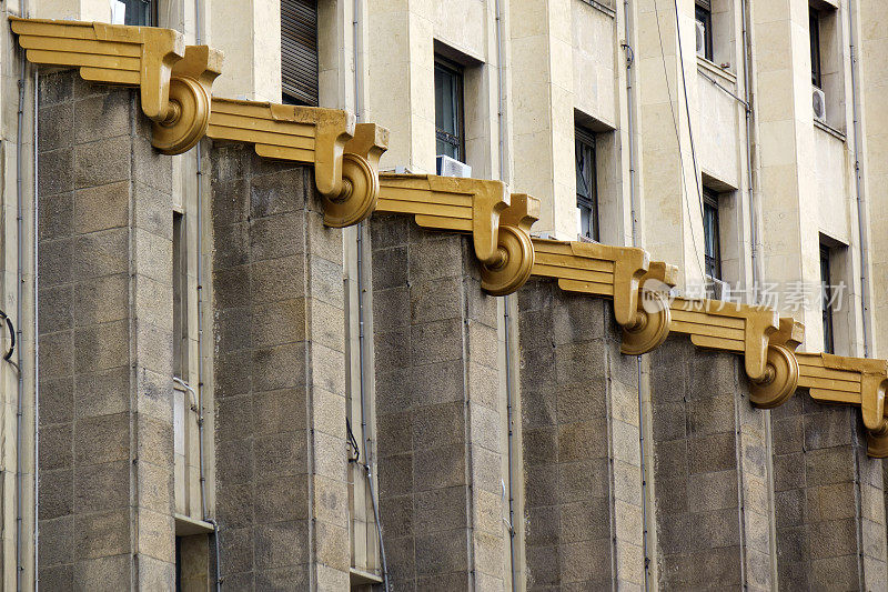 布加勒斯特旧议会大厦的圆柱细节