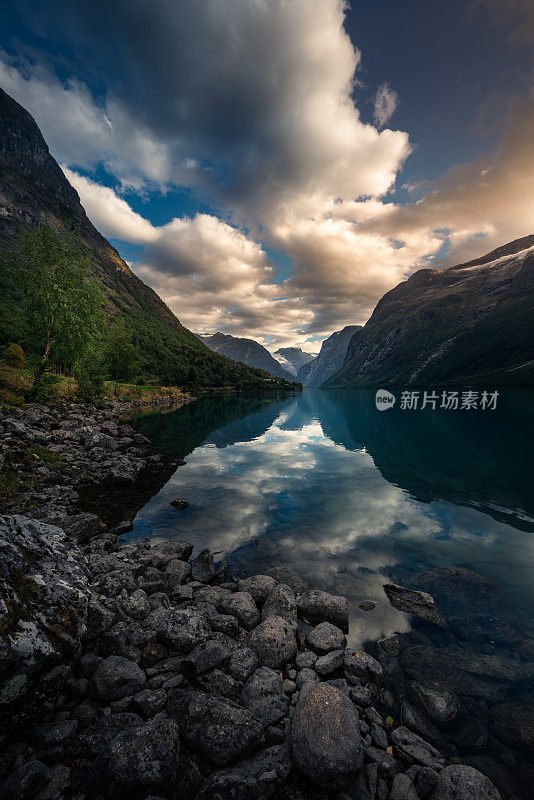 洛瓦内特湖挪威斯特林韦斯特兰县，