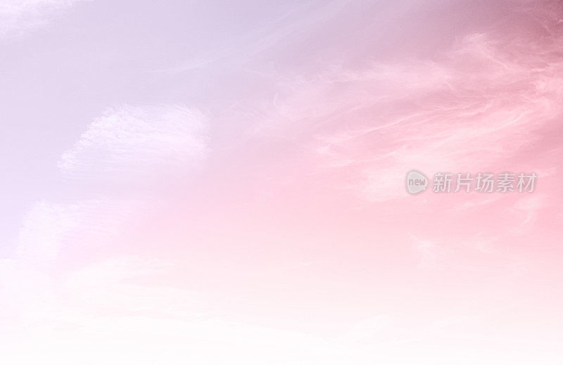 天空粉色粉彩云日落紫色幻想明亮的光柔和的颜色可爱的梦想纹理多云的早晨戏剧性的夏天太阳冬天模拟场景自然浪漫，模拟情人节情侣环境。