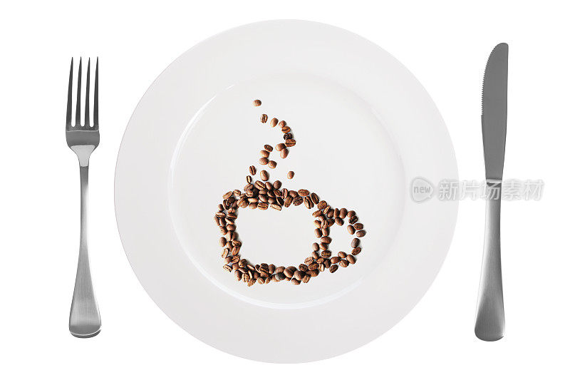 盘子里的咖啡豆，白面包上的刀叉