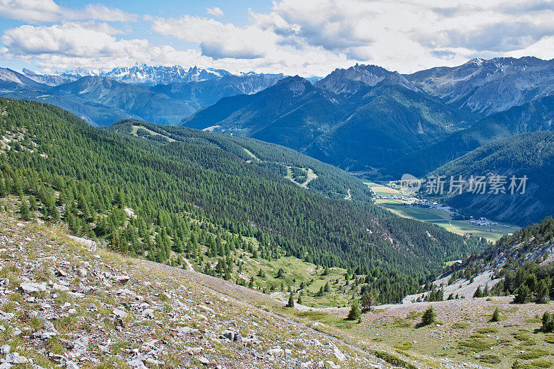 阿尔卑斯山奎拉的风景