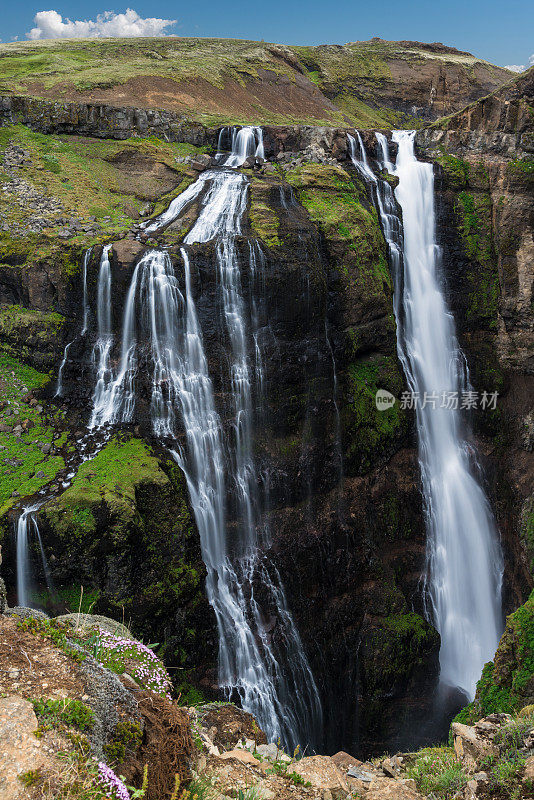 格莱默瀑布靠近顶部-冰岛