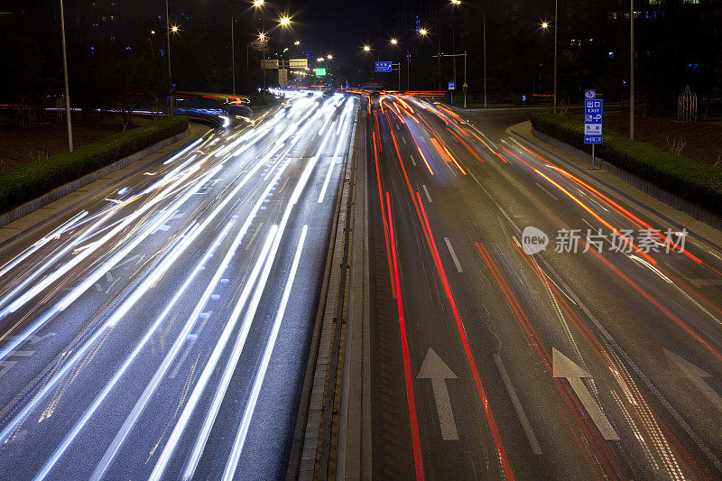 北京高速公路夜间车灯