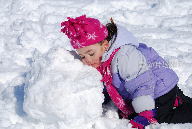 推雪球是一项艰苦的工作