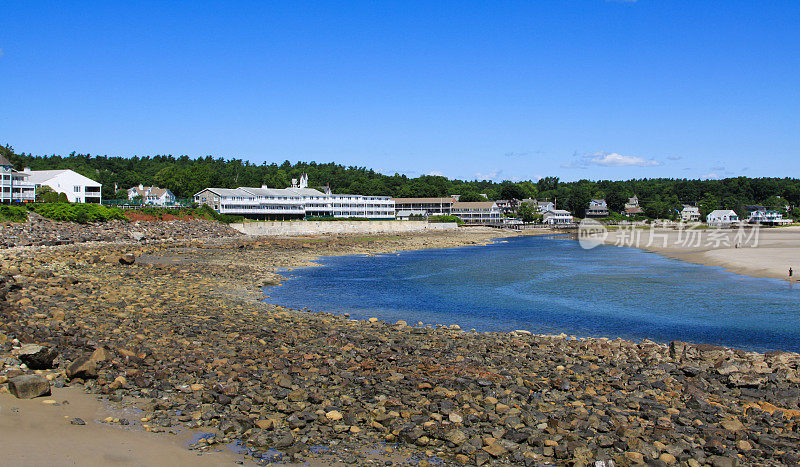 美国缅因州Ogunquit的岩石海岸海滨酒店。