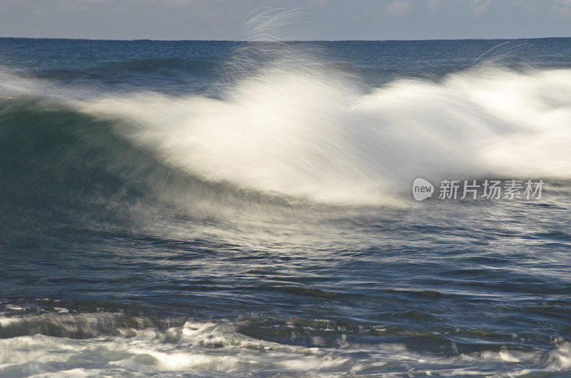 北岸波浪的运动