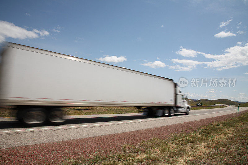 高速公路上的卡车