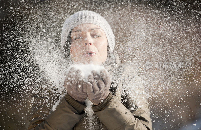 女人吹雪