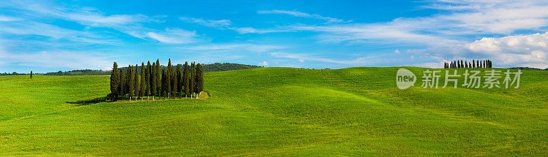 意大利托斯卡纳的青山和柏树