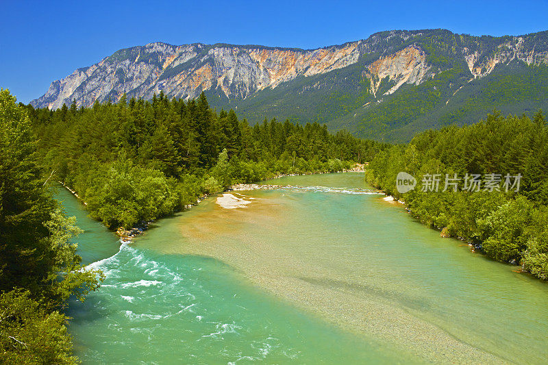 山区河流。