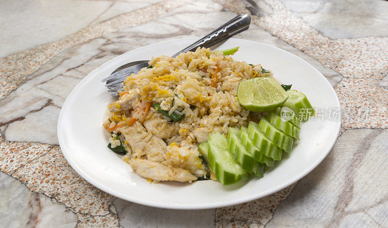 泰国的鸡肉黄瓜炒饭。