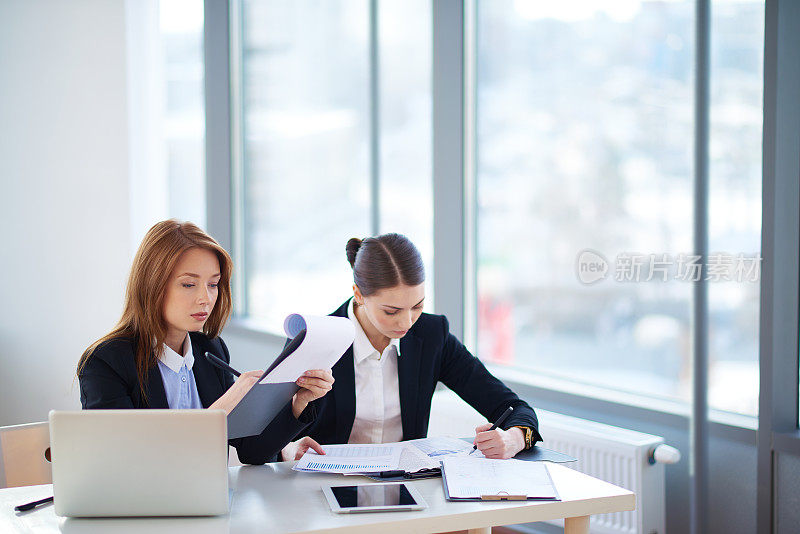 有吸引力的女商人