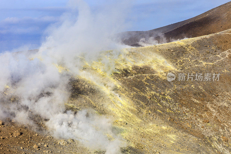 西西里岛的埃奥利亚群岛上的火山喷气孔