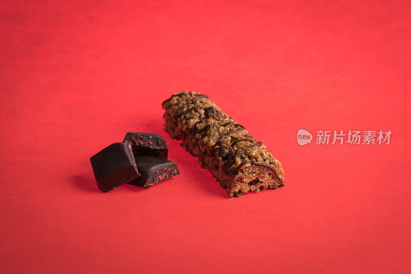 加巧克力的格兰诺拉麦片棒