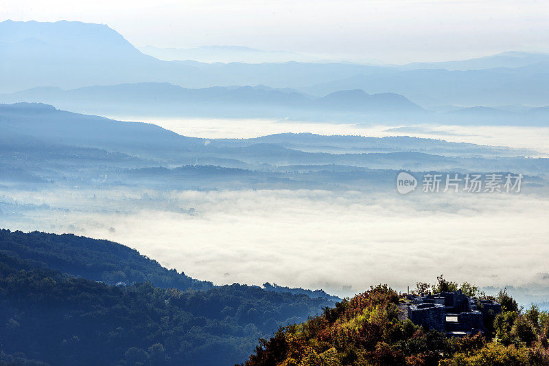 早晨从Sabotin到Vipava山谷，Primorska，斯洛文尼亚，欧洲