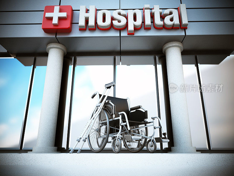 轮椅和拐杖站在医院大楼前