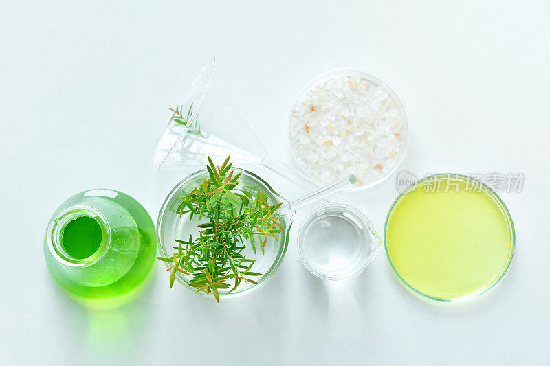天然有机植物和科学玻璃器皿，替代草药，天然护肤化妆品美容产品，研发理念。