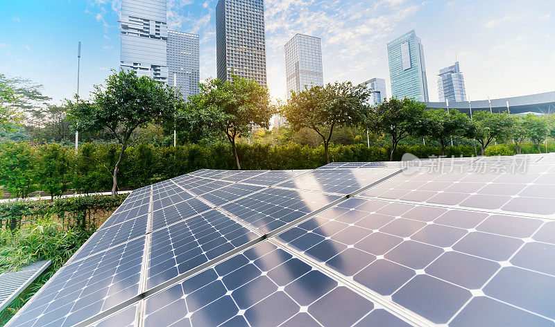现代城市中的太阳能发电厂，可持续的可再生能源