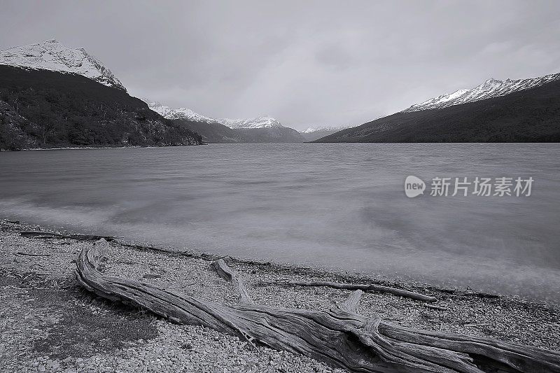 模糊的海湾水-长期暴露乌斯怀亚景观-火地岛，阿根廷