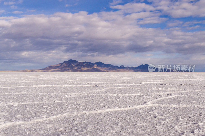 犹他州博纳维尔盐滩令人惊叹的开阔视野