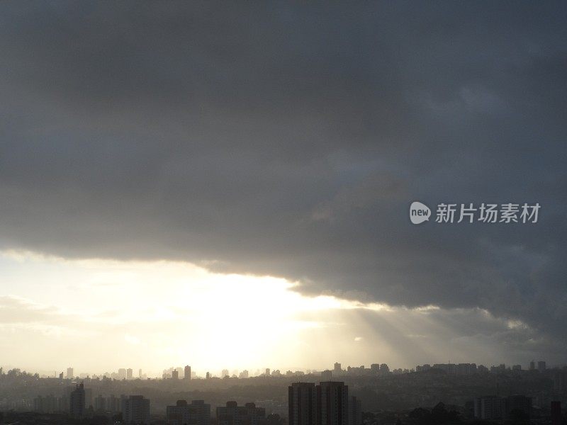 阳光与雨水